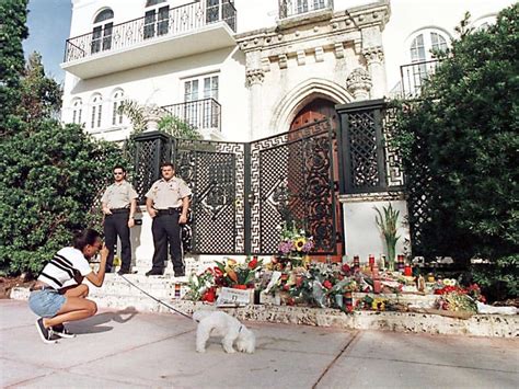 gianni versace morte causa|fashion designer shot dead 1997.